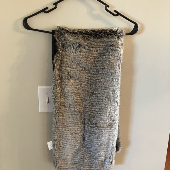 Wrap/scarf - Picture 3 of 3